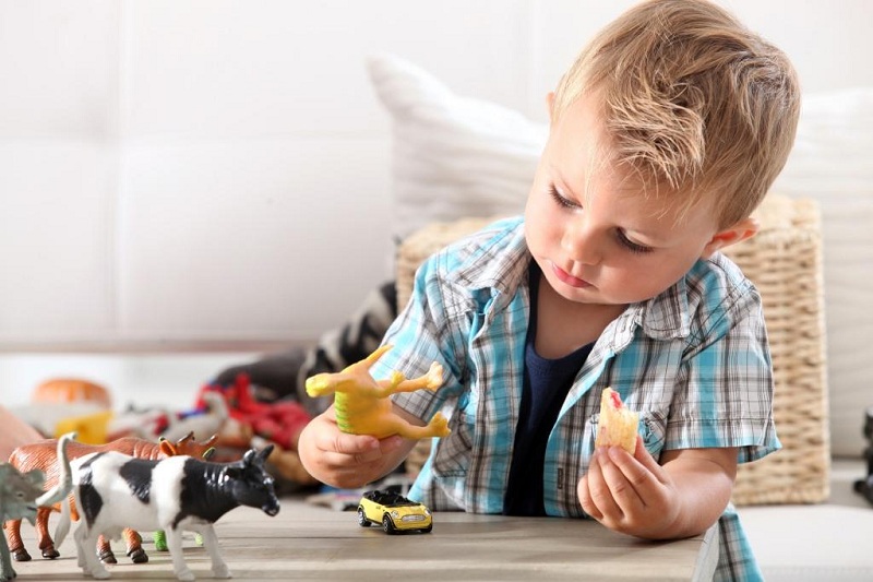 How To Teach The Child To Play Independently In Toys?